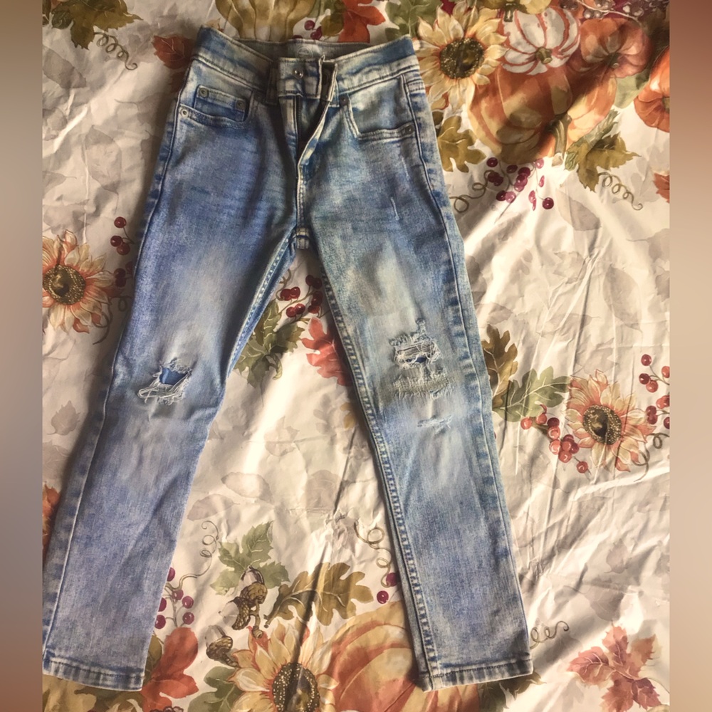 BOYS SIZE 6 SLIM DISTRESSED LIGHT WASH JEANS